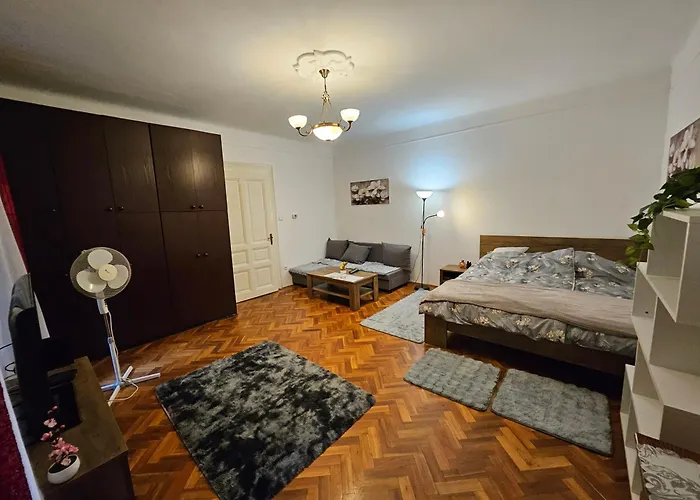 Pet Friendly 2Bdr Apartment